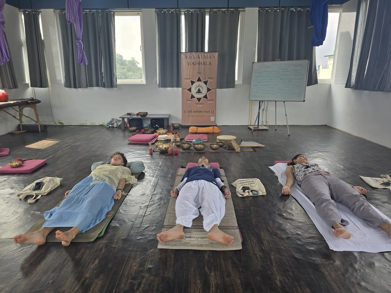 Sound healing sessio in rishikesh with tibetian singing bowls on the banks of the ganga surrounded by himalayas - experience the sacred vibration of Om.
