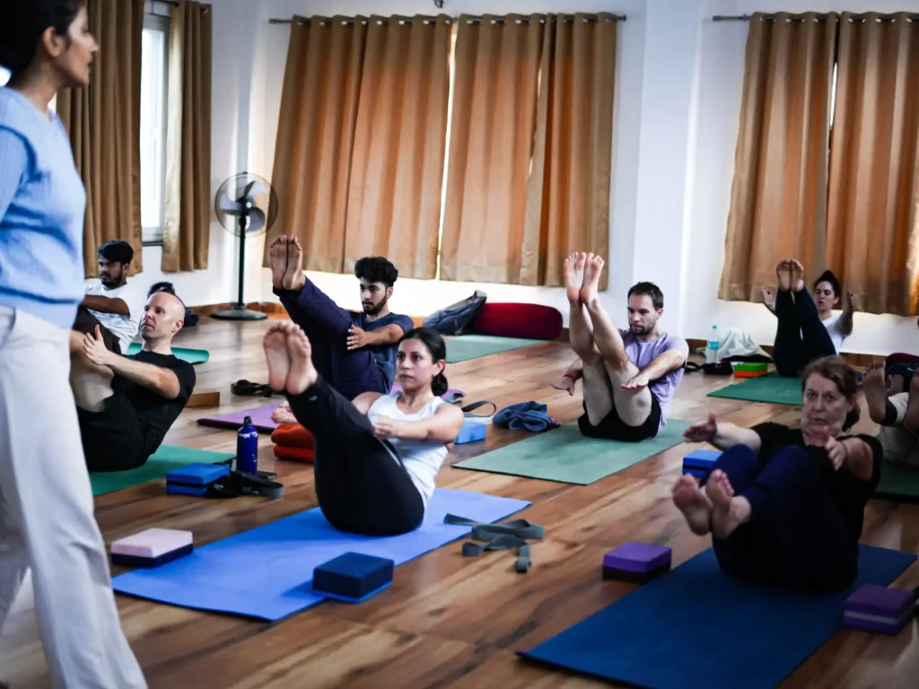 Is Yoga Teacher Training Worth It? A Practical Guide to Benefits, Costs and Career Opportunities 1 Students practicing Ashtanga Vinyasa yoga during 200 hour yoga teacher training in Rishikesh
