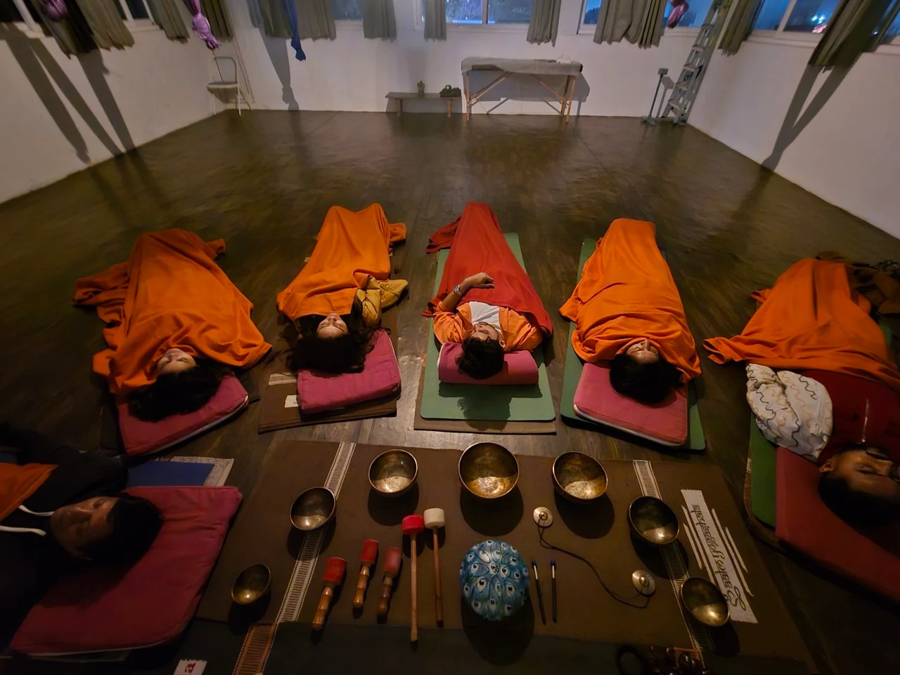 Sound healing teacher training session with Tibetan singing bowls in Rishikesh