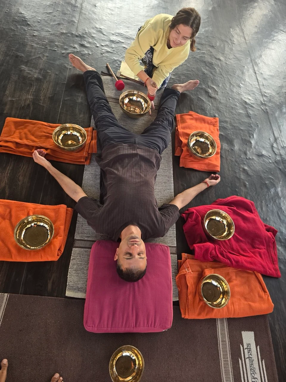 doing practice with tibetian bowls at jeevatman yogshala