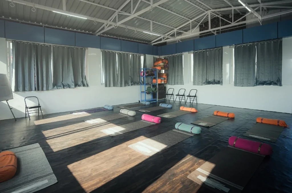 Home - New Design (Draft) 23 Spacious yoga hall used for 200 hour yoga teacher training classes in Rishikesh